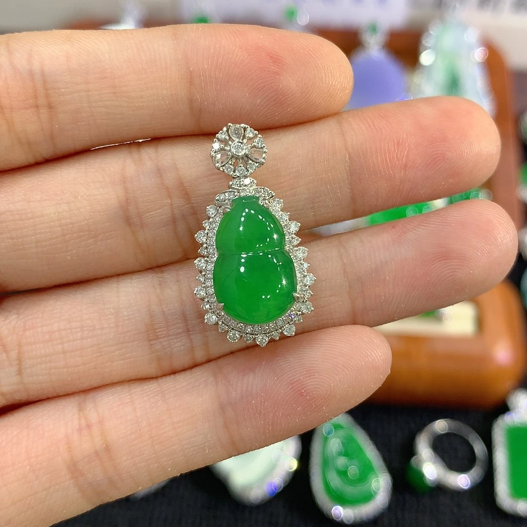 【闪购商品】吊坠(不含链)18K金镶嵌翡翠葫芦