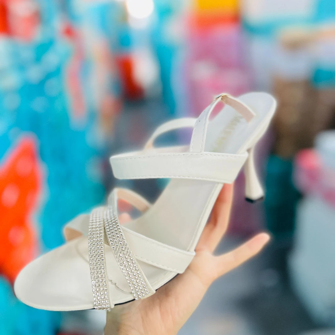 A12夏外穿新款时尚百搭仙女风配裙子凉鞋