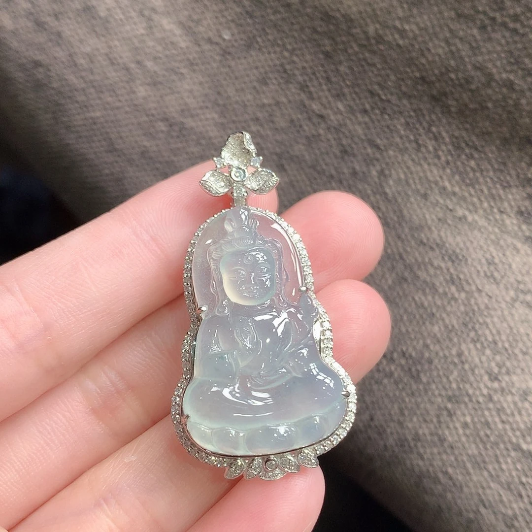 颈饰18K金镶嵌翡翠