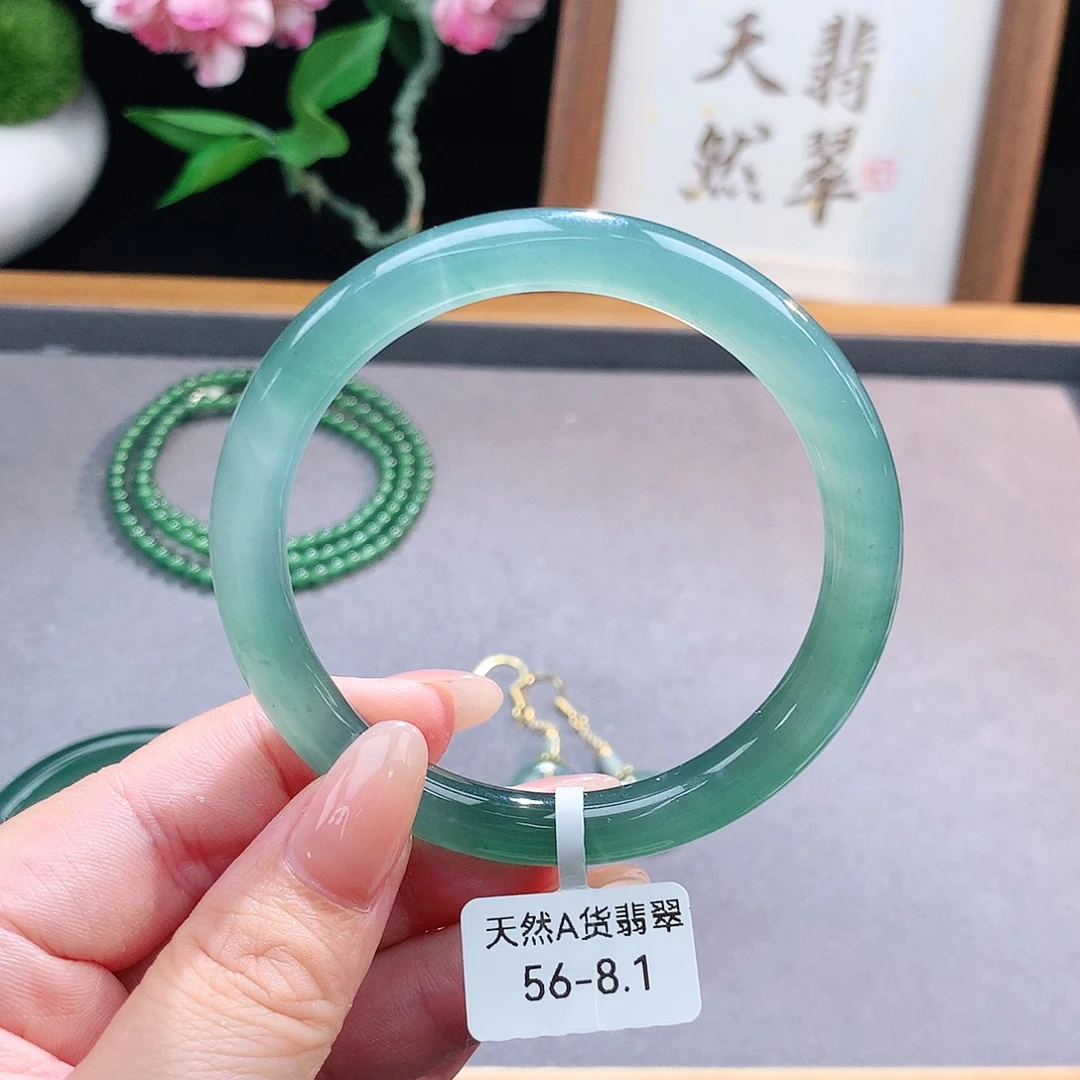 未镶嵌手镯（圆镯）翡翠