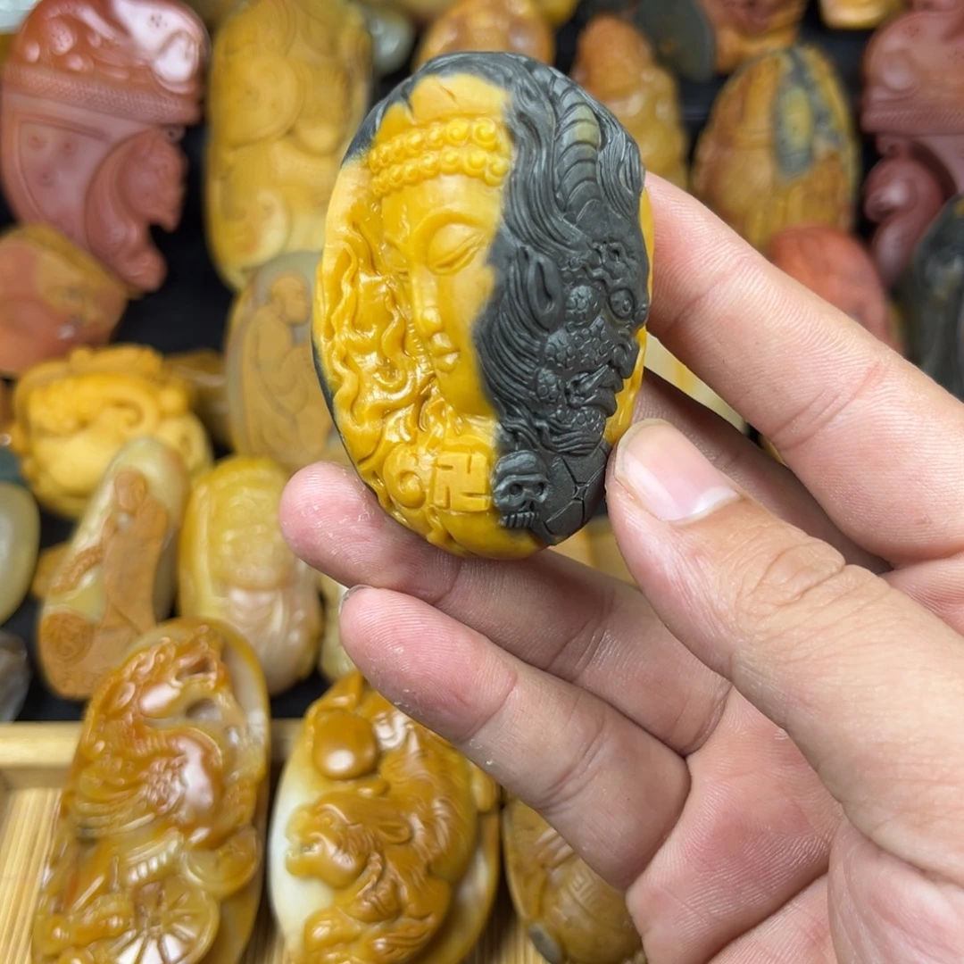 石英岩玉未镶嵌颈饰