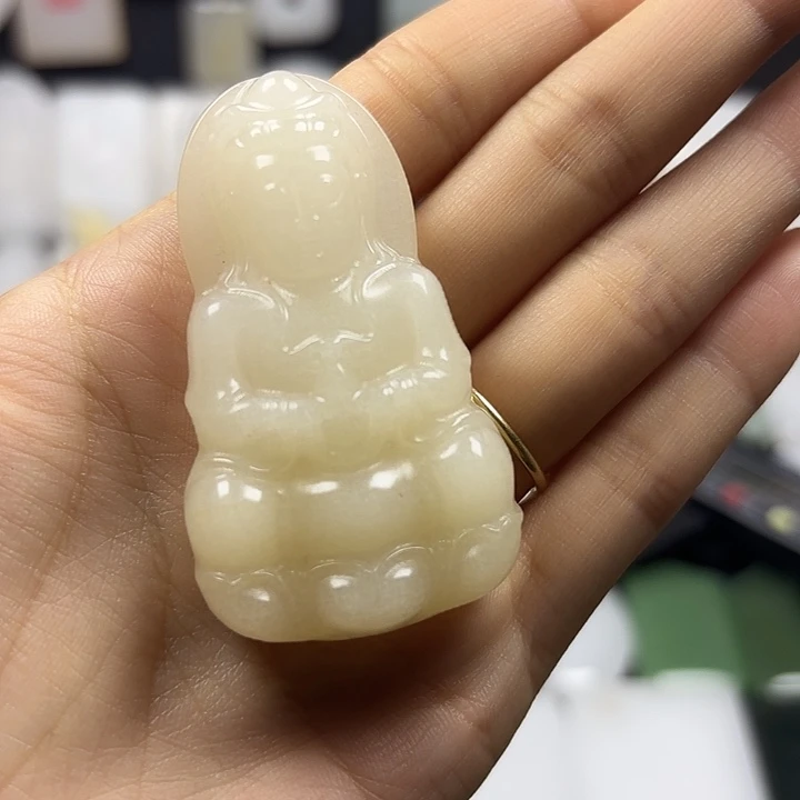 ****菜颈饰未镶嵌石英质玉