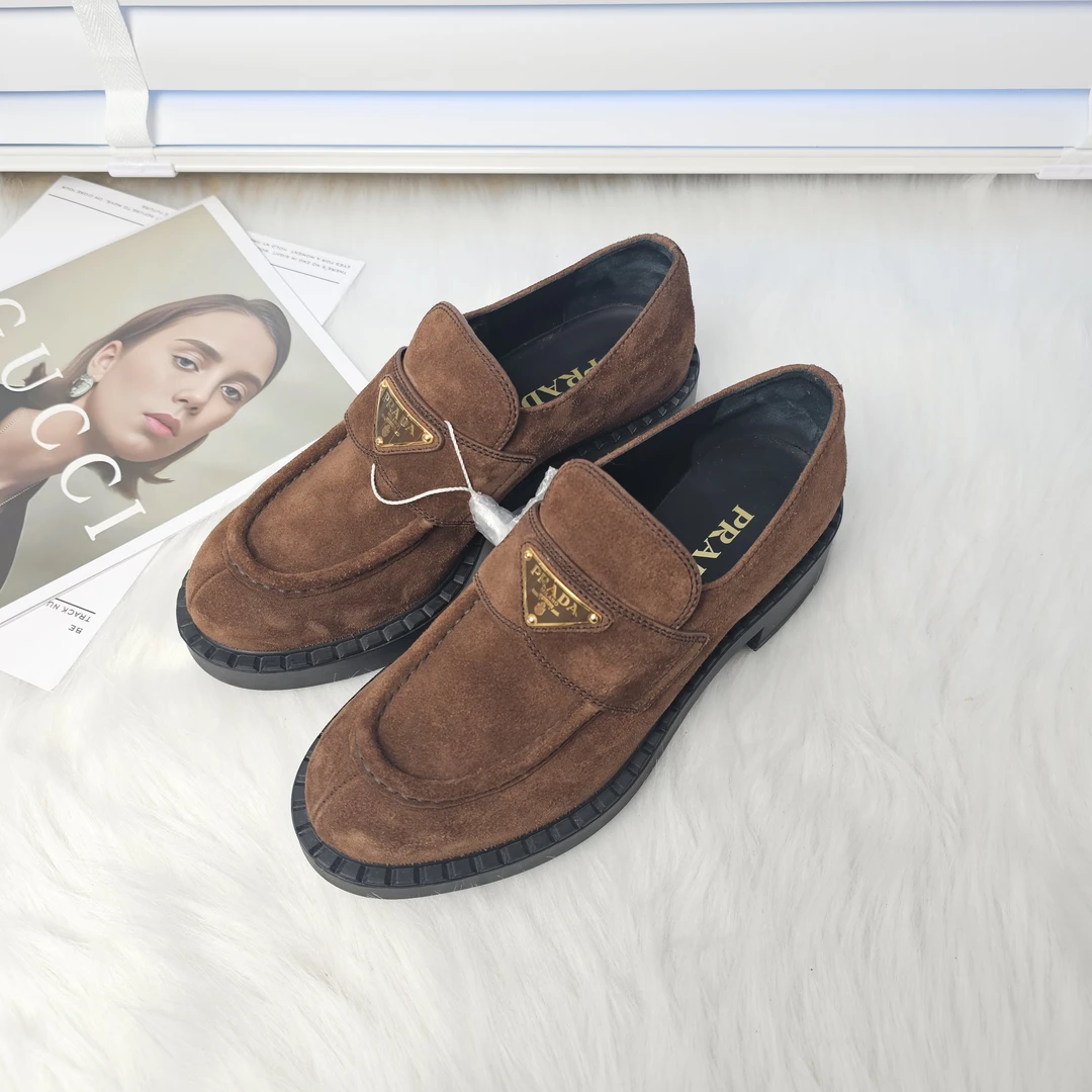 99新 Prada/普拉达 绒面圆头乐福鞋棕色38码全套公价9700 /8054