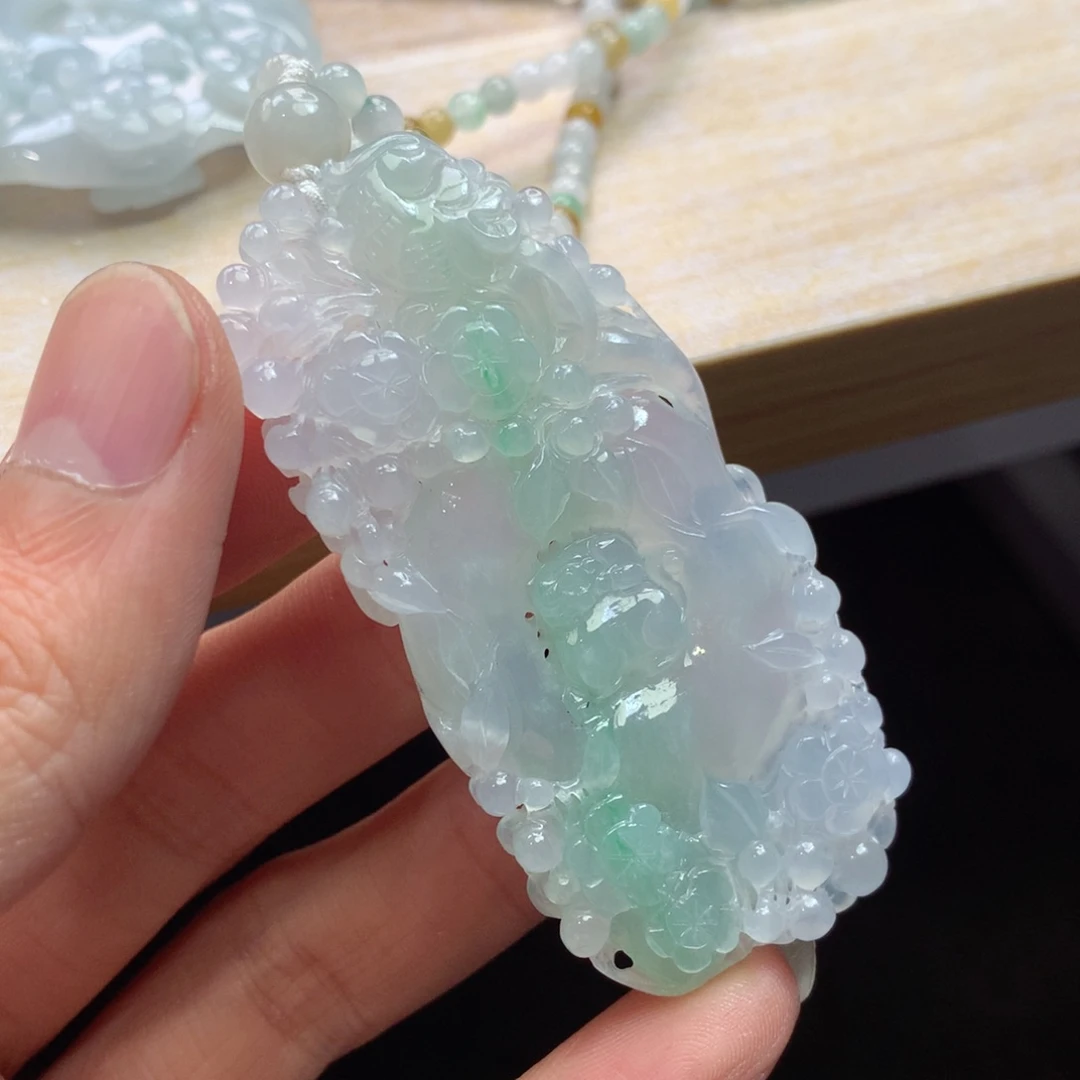 唐***糖颈饰未镶嵌翡翠吊坠