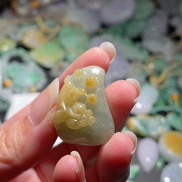 颈饰未镶嵌翡翠天