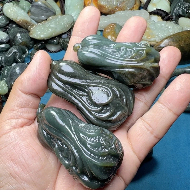 和田玉未镶嵌把件