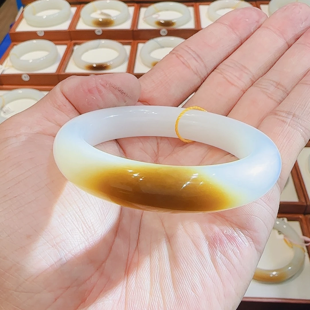 和田玉未镶嵌手镯且末一口老红糖52 53