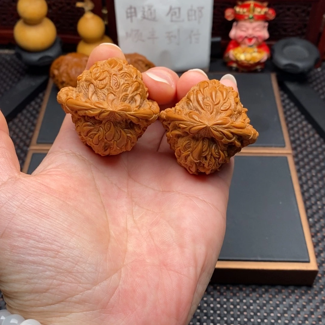把件文玩核桃纯手工雕刻吞噬44.5尺南疆石