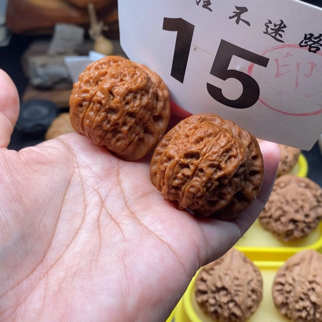 文玩核桃吊坠40血麒麟
