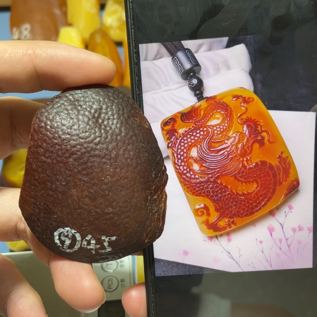 定制蜜蜡未镶嵌带皮俏色雕刻