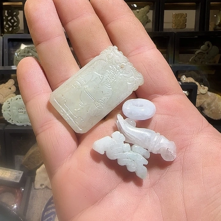 用***焱翡翠未镶嵌颈饰工艺品吊坠