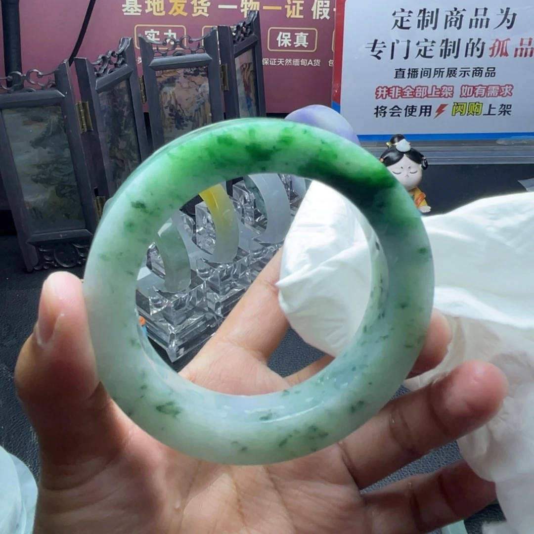 狮***桃定制翡翠未镶嵌缅A翡翠多样发一