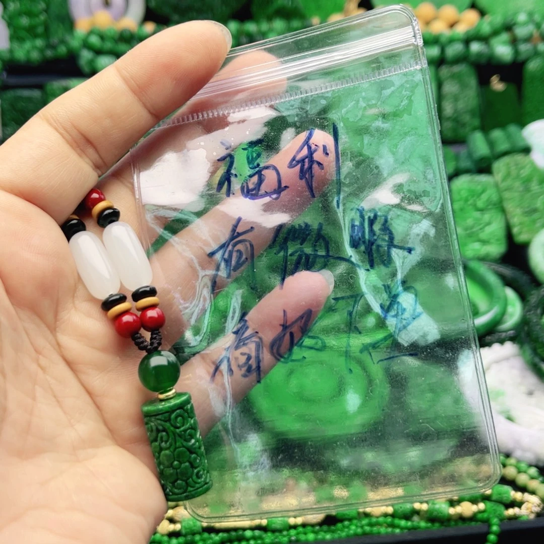 翡翠未镶嵌颈饰吊坠