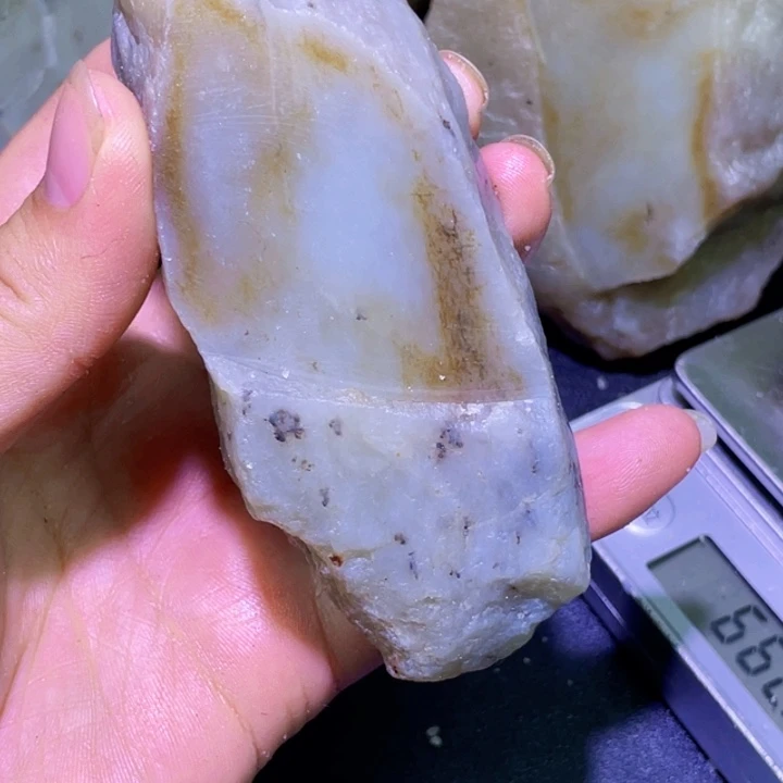 地***经未镶嵌和田玉珠宝半成品