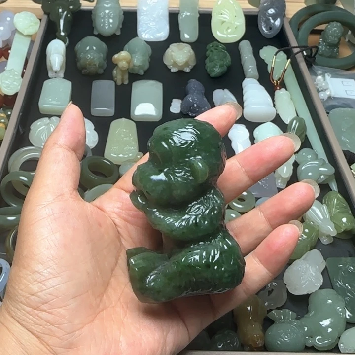 和田玉未镶嵌把件