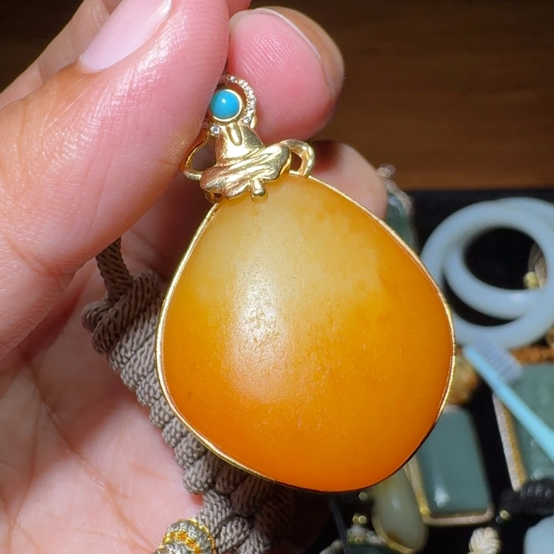 和田玉18K金镶嵌颈饰