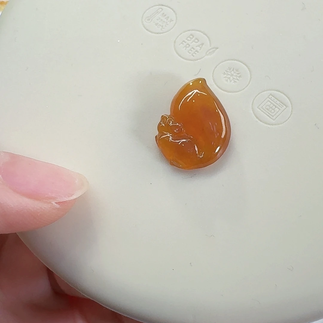 翡翠颈饰未镶嵌松鼠