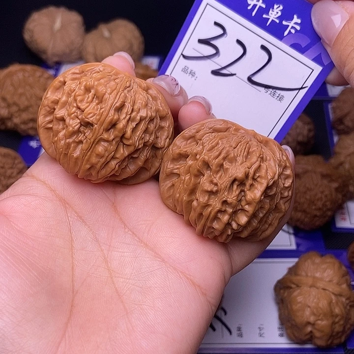 文玩核桃吊坠322号链接四座楼4.4尺