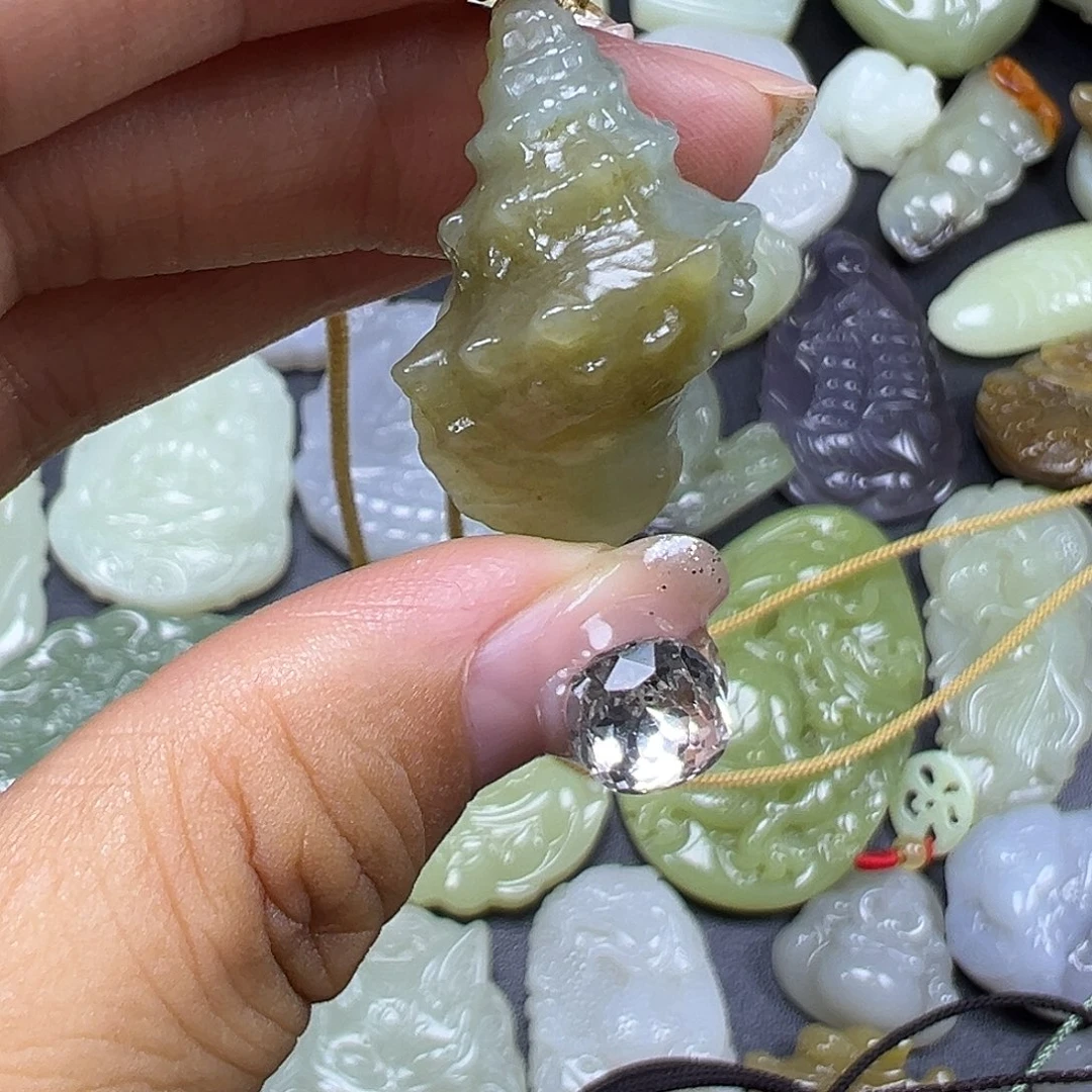 和田玉未镶嵌吊坠(不含链)微瑕