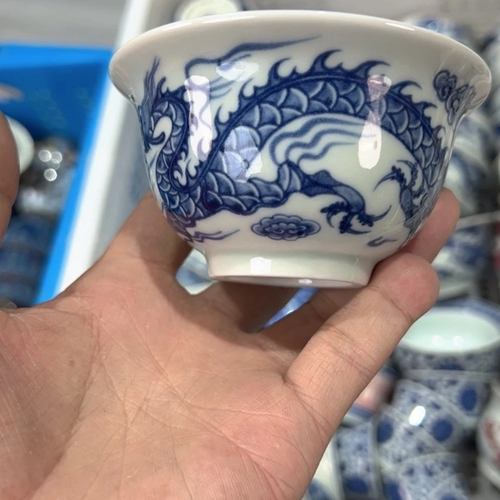 瓷片白青花铠甲龙压手杯全品