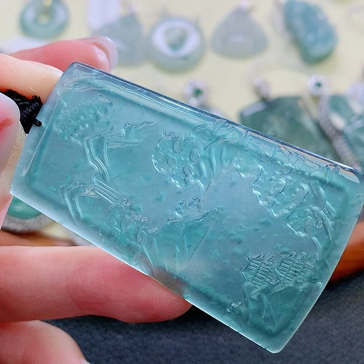 翡翠颈饰未镶嵌翡翠