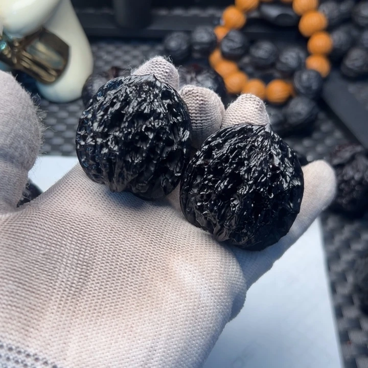 文玩核桃虎头42尺寸