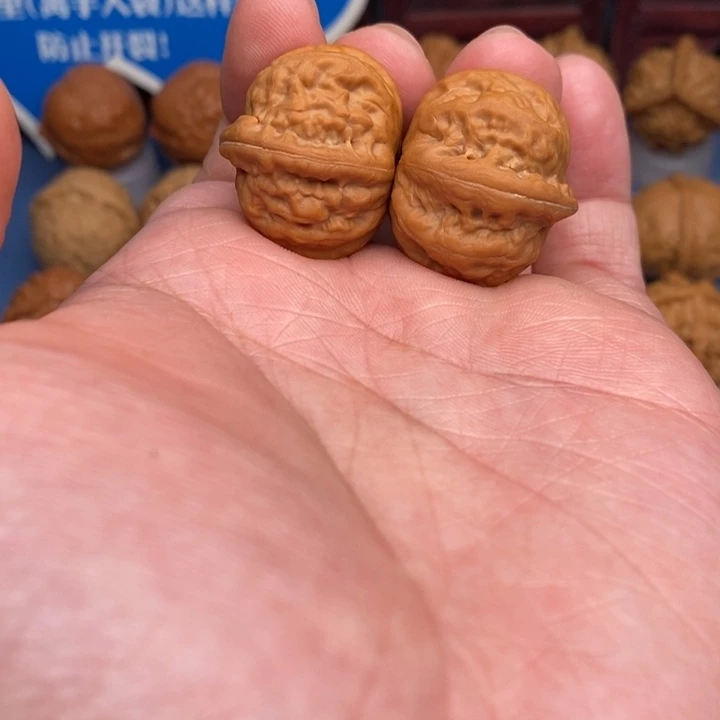 文玩核桃把件玉石方尊