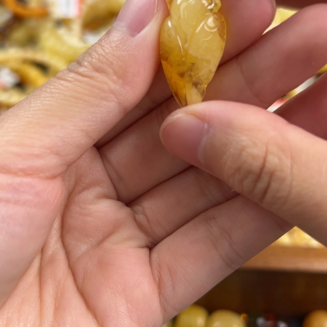 琥珀未镶嵌珠宝奇石