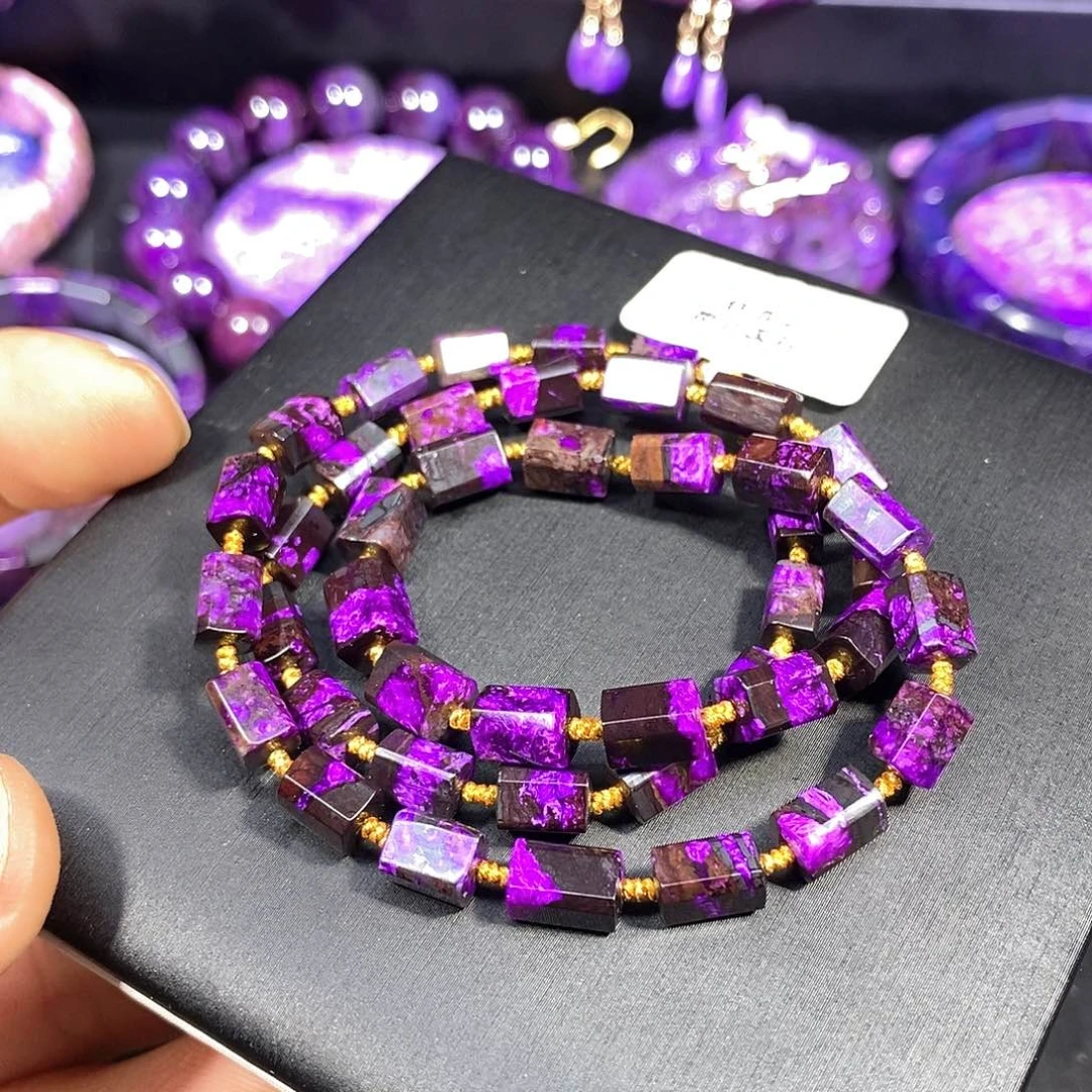 苏纪石（舒俱来）未镶嵌南非舒俱来火焰艳桃红丝绒方糖项链