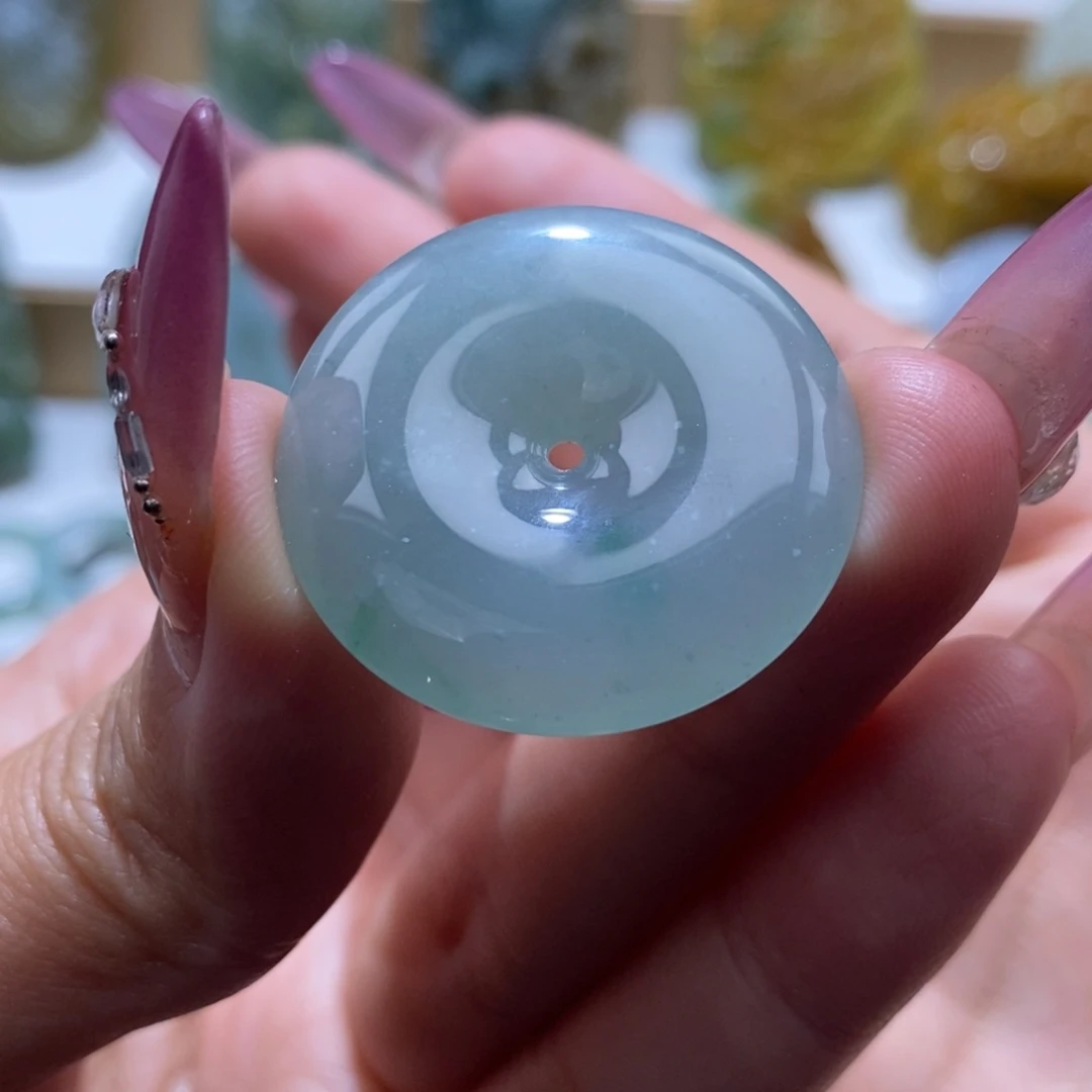 翡翠颈饰未镶嵌平安扣