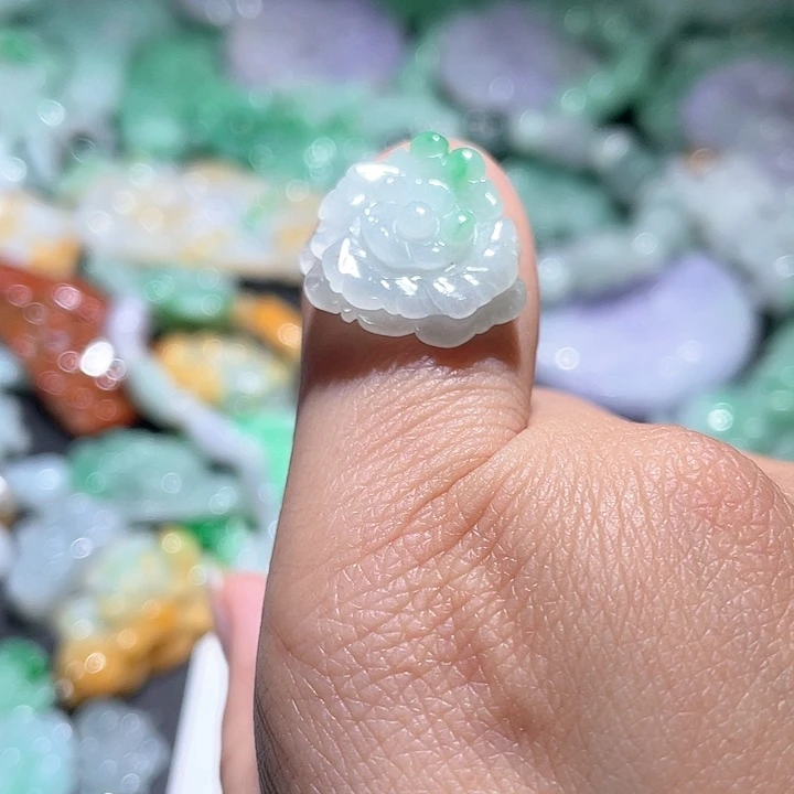 颈饰未镶嵌翡翠天