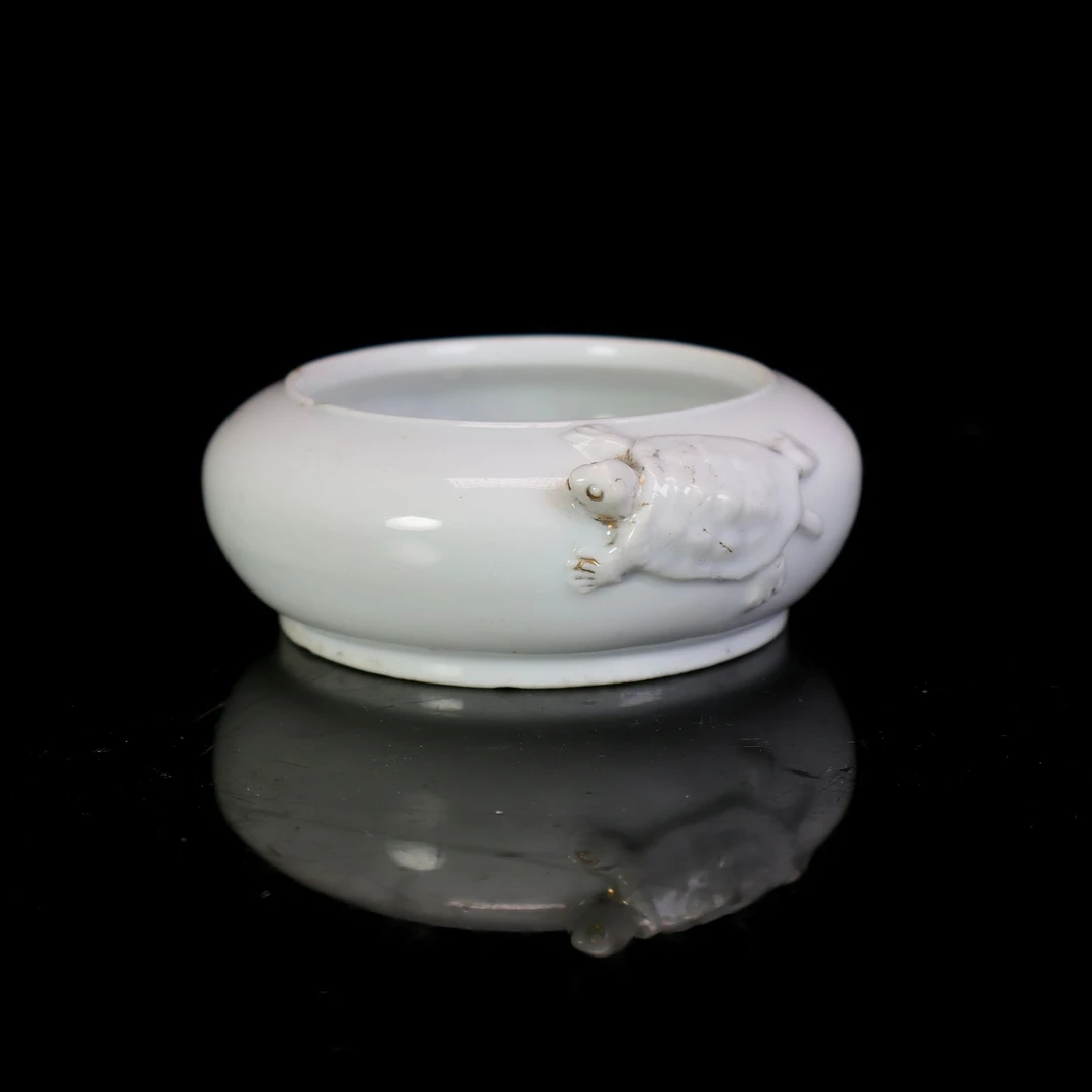 27.清德化窑白釉乌龟堆塑镗锣洗