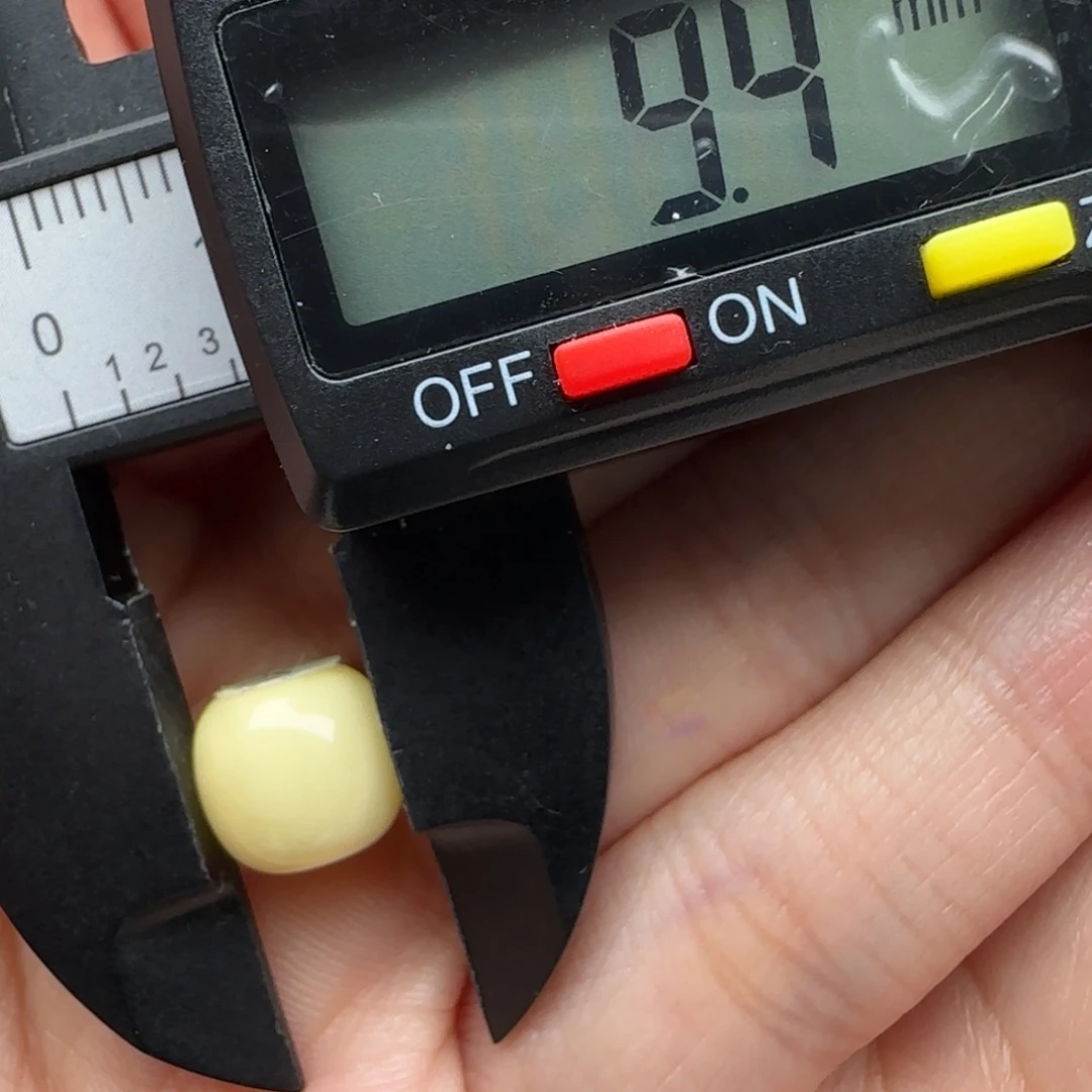 文***哥蜜蜡未镶嵌裸石微瑕浓蜡老型