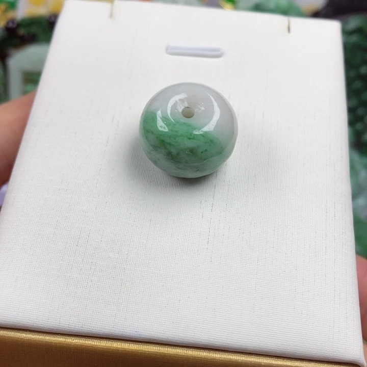 吊坠(赠链)未镶嵌翡翠