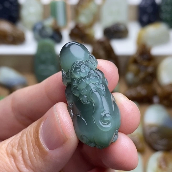 码***e和田玉未镶嵌颈饰