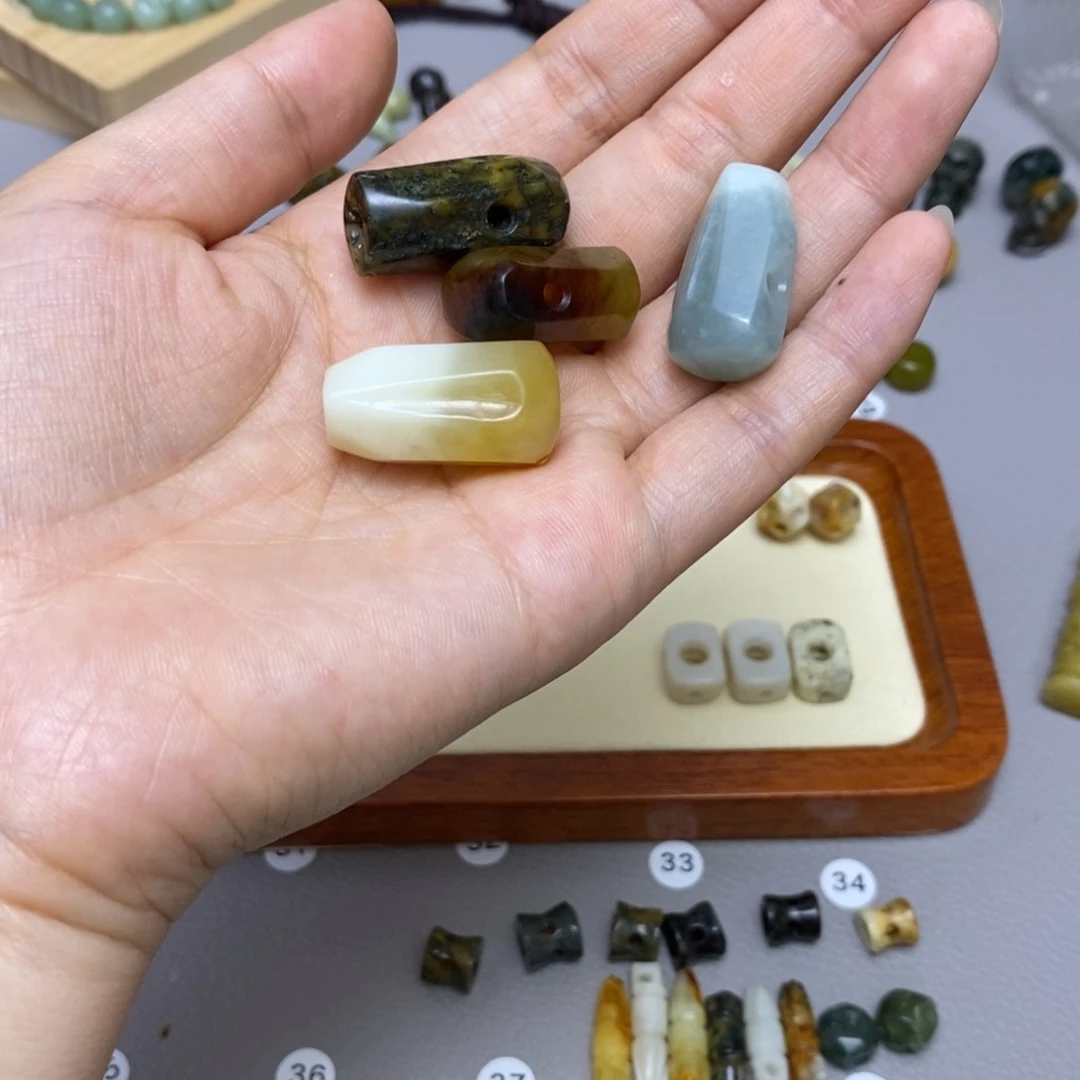 蛇纹石玉合金配饰刘*团