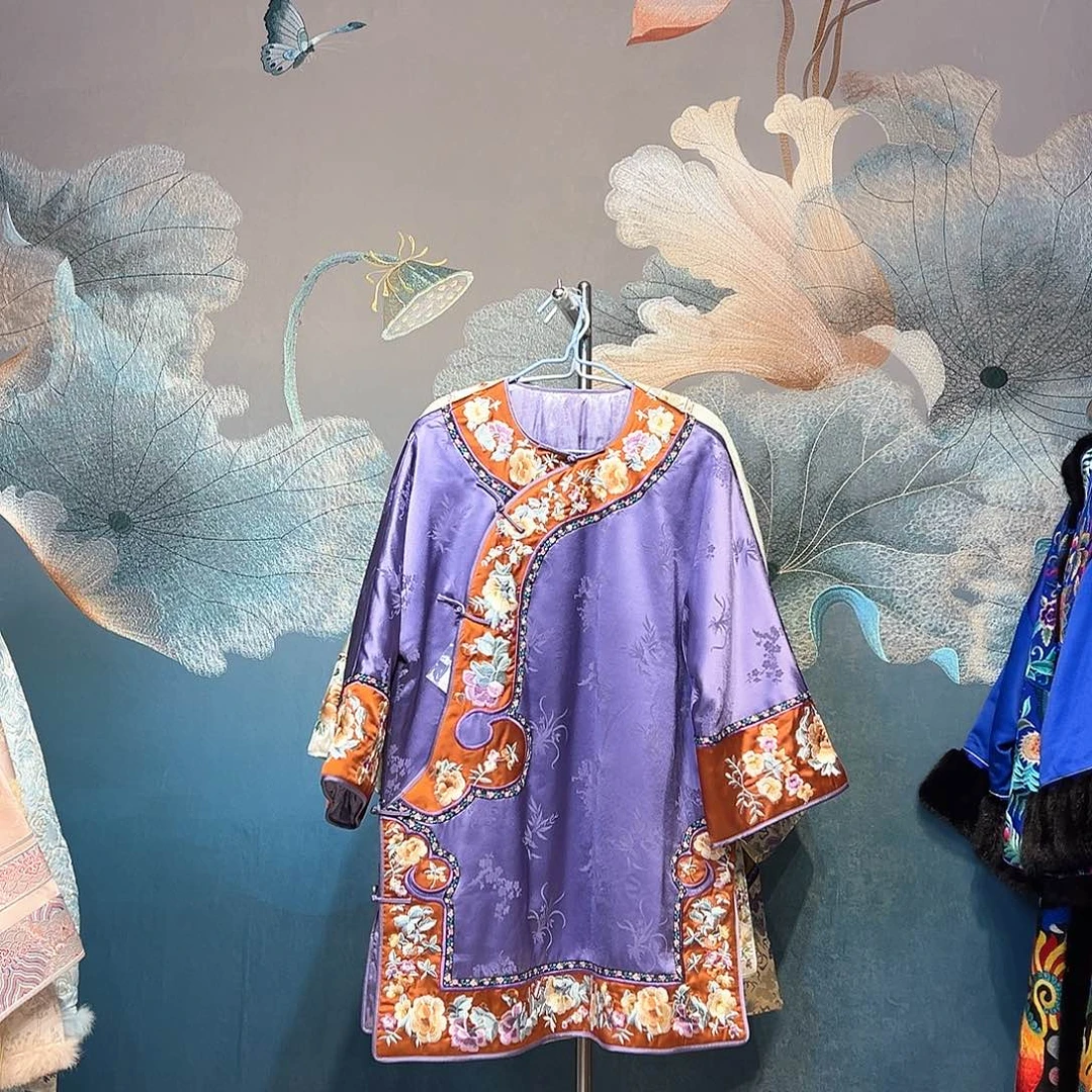 圆领斜襟醋酸太太服