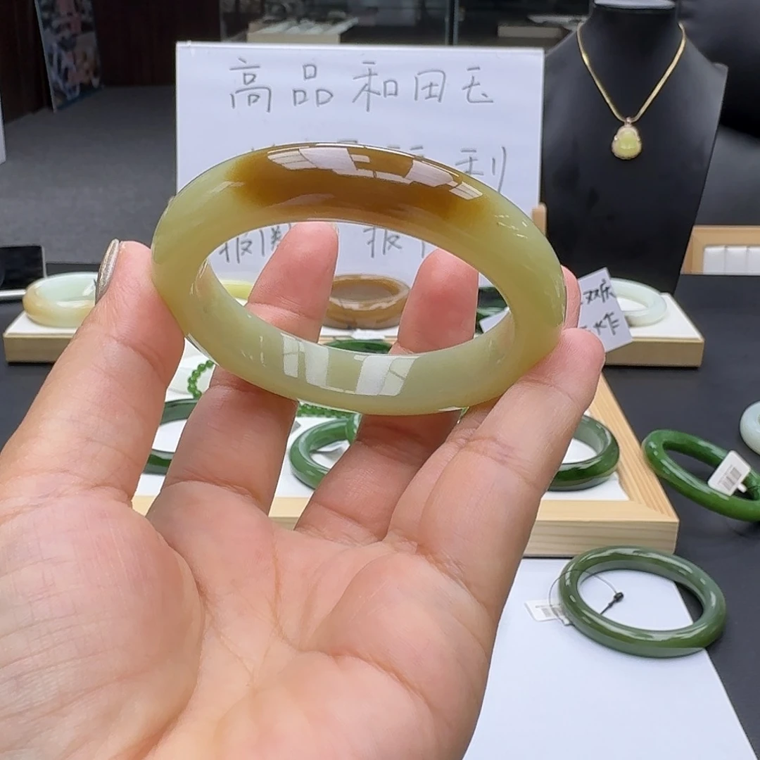 未镶嵌手镯和田玉