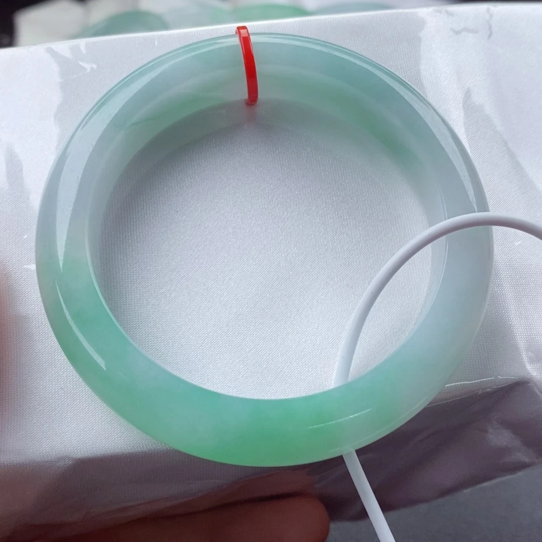 翡翠手镯未镶嵌正圈