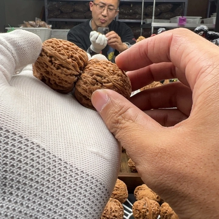 金***城吊坠文玩核桃凹底逐鹿