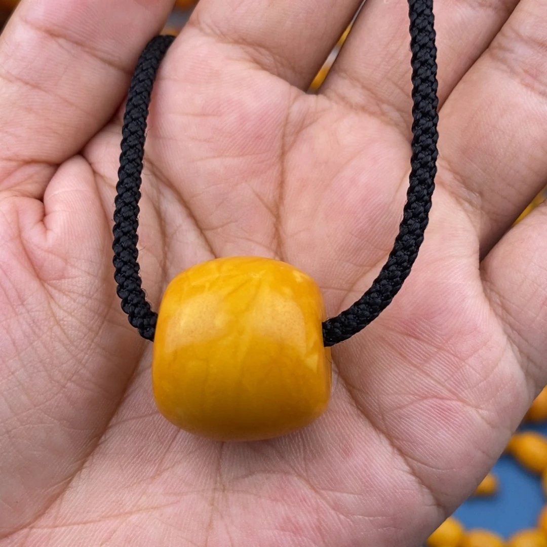 未镶嵌琥珀珠宝奇石