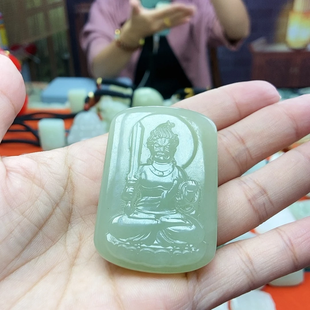 和田玉未镶嵌颈饰陈*钱