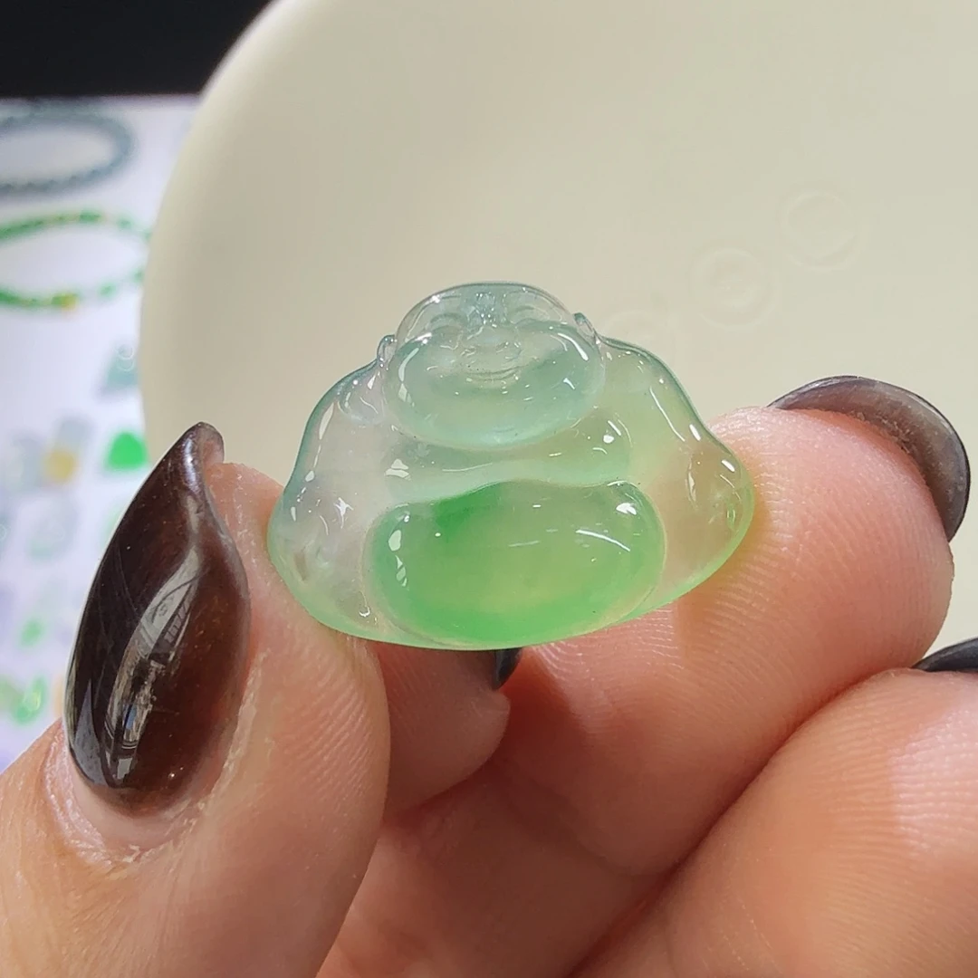 翡翠未镶嵌颈饰舒佛