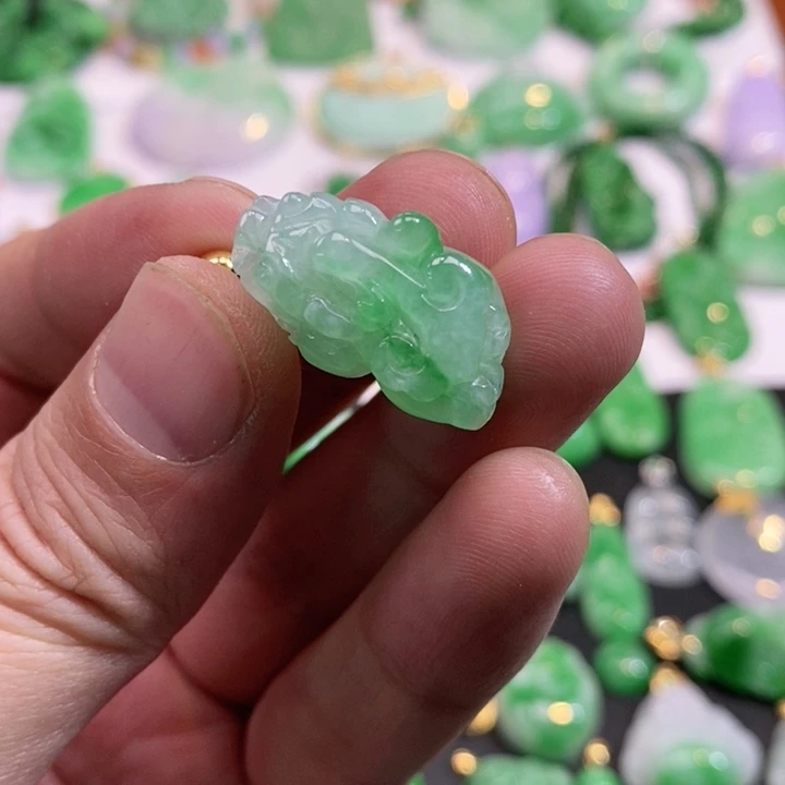 颈饰未镶嵌翡翠吊坠