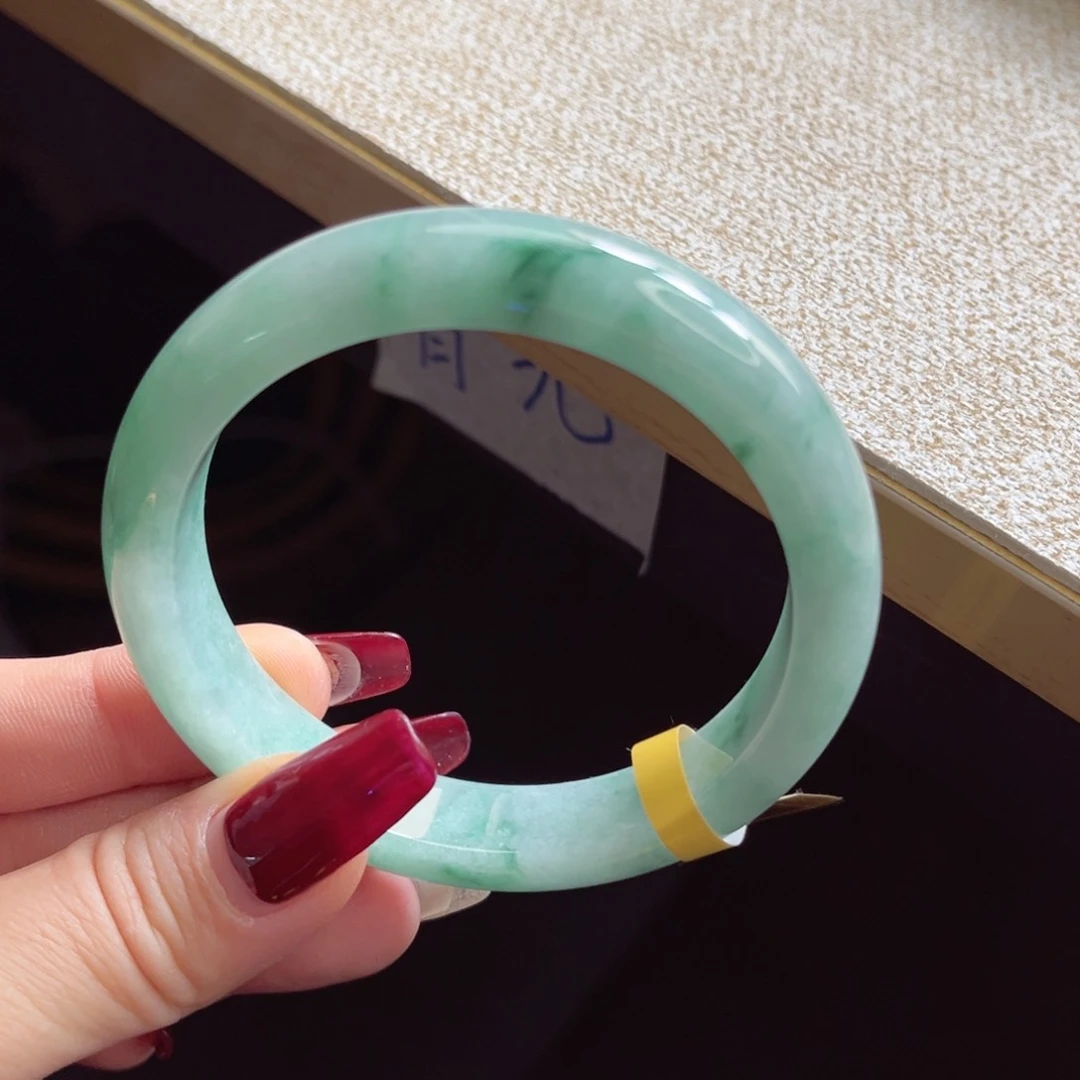 翡翠手镯未镶嵌手镯