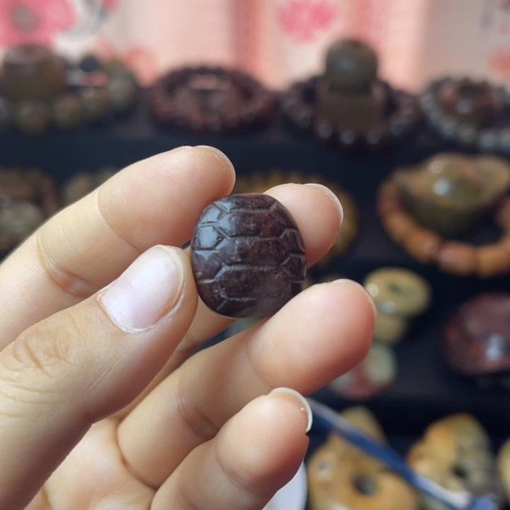 颈饰未镶嵌岫岩河磨玉（透闪石质玉）