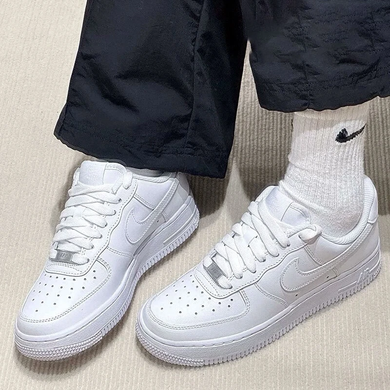 耐克（NIKE）女鞋AF1空军一号运动鞋休闲板鞋百搭小白鞋FV5951-111