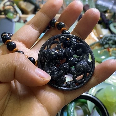 岫玉未镶嵌颈饰挂件