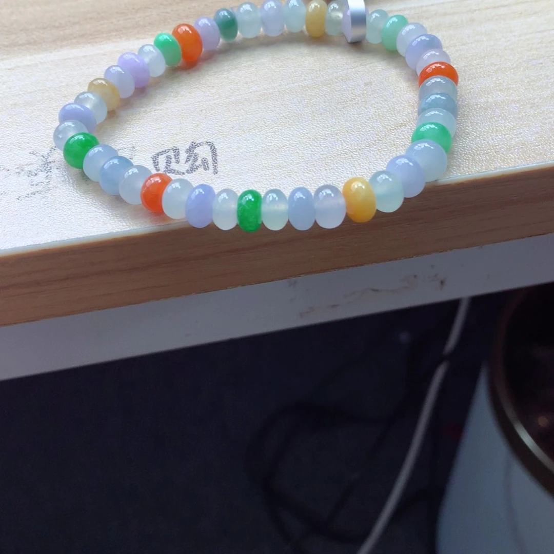 翡翠颈饰未镶嵌韦**为吊坠