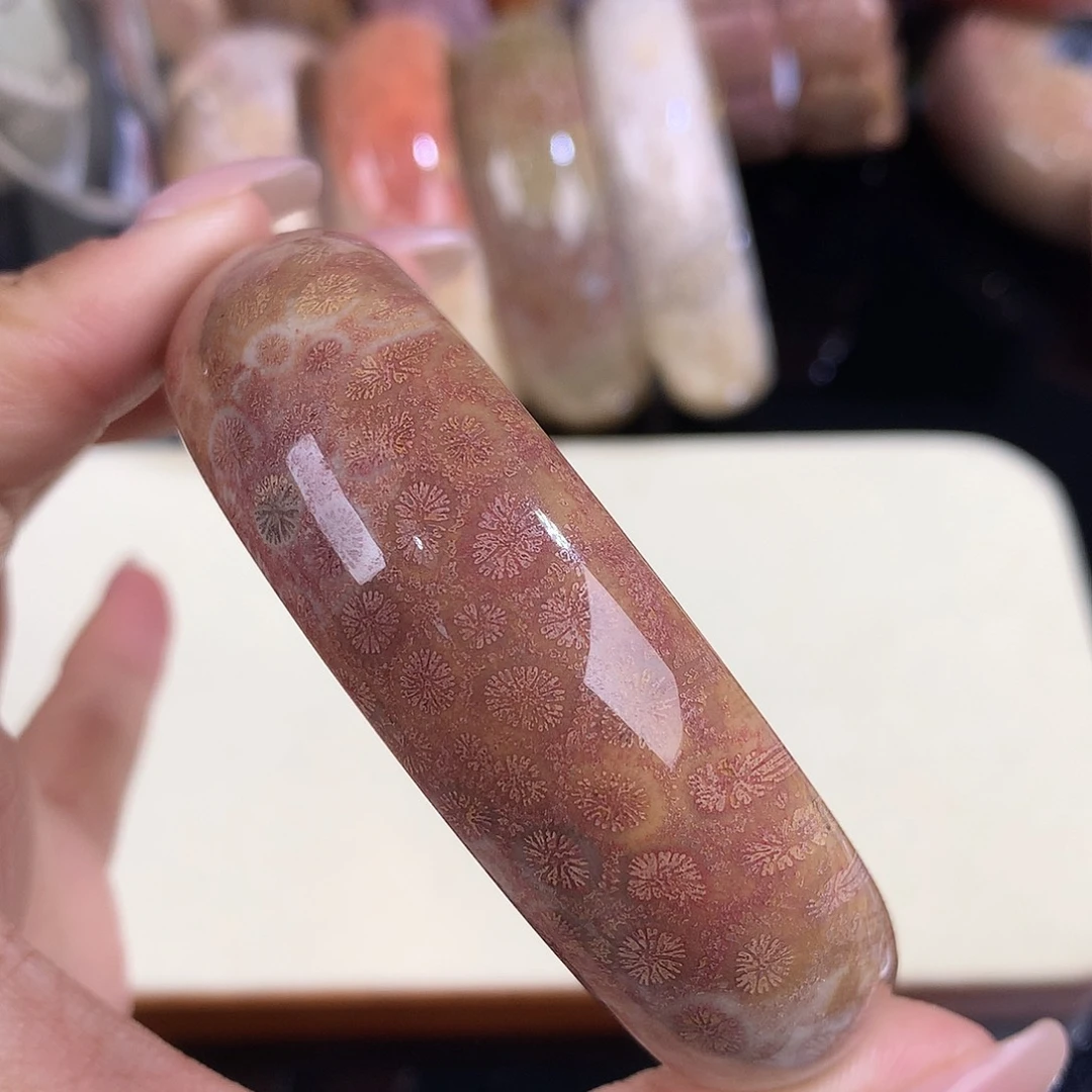吊坠(赠链)未镶嵌硅化珊瑚（珊瑚玉）38号双面立体号58.2圈